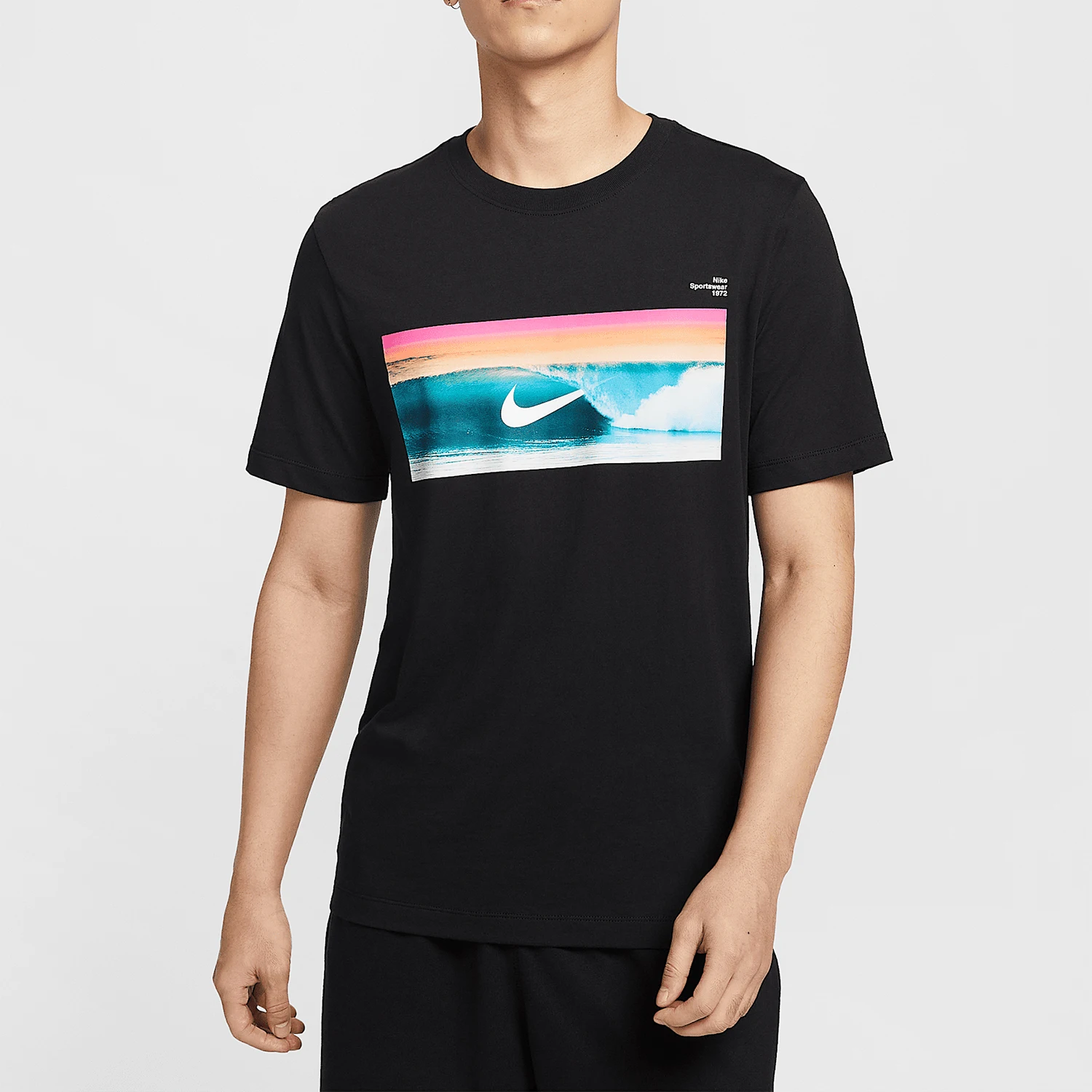 ナイキ純正スポーツウェア-メンズ-カジュアル-レイヤード-軽量で柔らかなtシャツ-hj0761-010