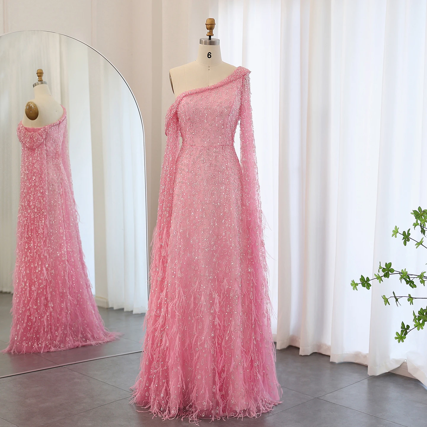 Sharon Said Luxuriöses Federkleid mit einer Schulter und Cape-Ärmeln in Roségold und Flieder für Hochzeitsfeiern, Modell SS438, Maßanfertigung – Detail 26