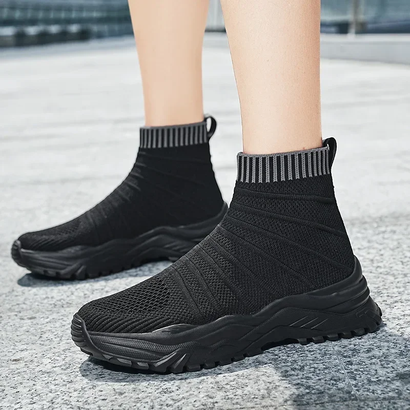 Czarne buty do biegania Mężczyźni Wysokie skarpety Trenerzy Kobiety Slip on Couple Casual Shoes Lekkie trampki Mężczyźni Basket Buty motocyklowe