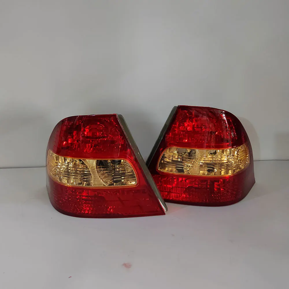 A Pair Car Tail Light Rear Brake Lamp 81551-1E240 81561-1E200 For Toyota Corolla Sedan NZE120 ZZE122 2003