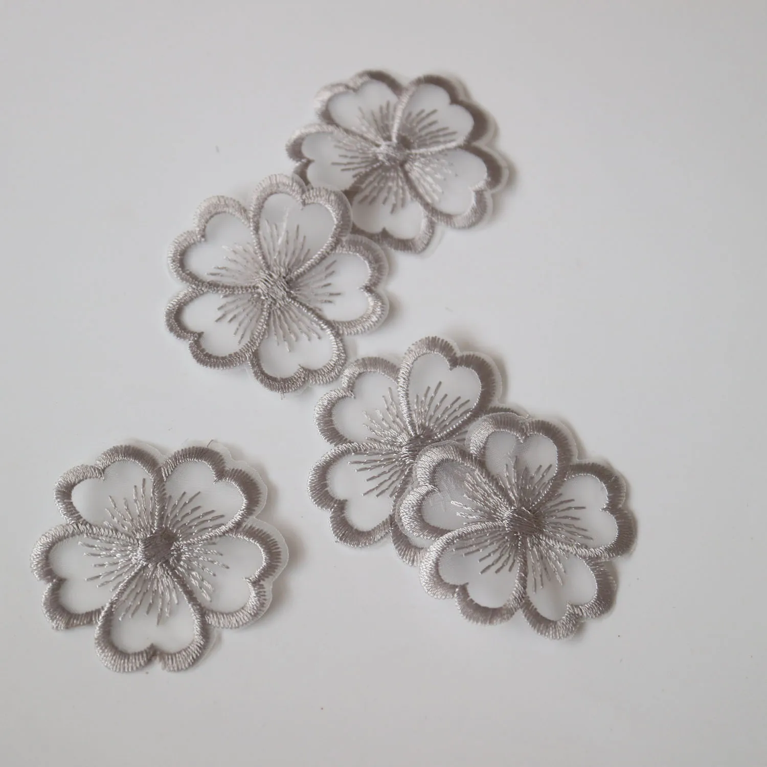 5pc 4.8cm flower embroidery patches for clothing DIY embroidered parches appliques for wedding dresses decoration parch ropa