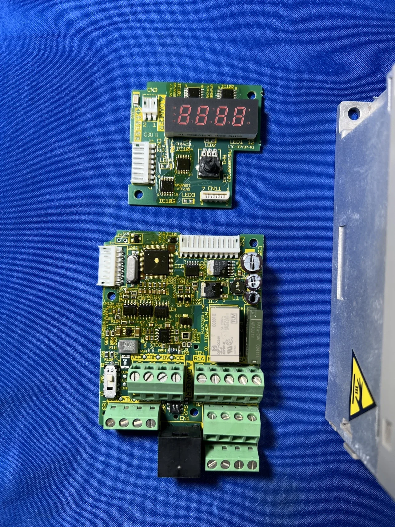 

Schneider frequency converter ATV31 power supply 302 control board CPU board motherboard 5.5/7.5KW/11/15 terminal board