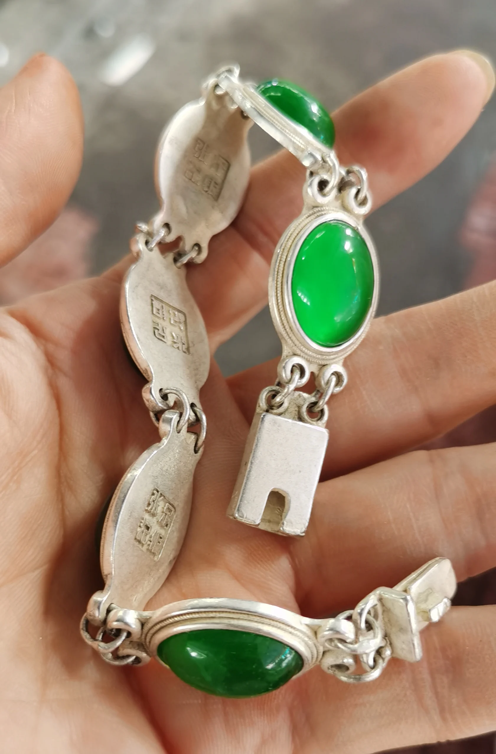 Retro Cooperized Tibetan Silver Inlaid Emerald Brace Lace Bracelet