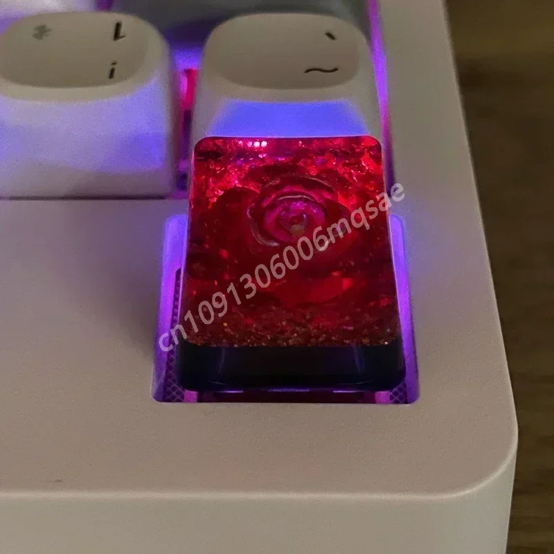 Oryginalne Przezroczyste Czerwone Klawisze z Motywem Róży, Żywiczne, Ręcznie Robione w Technologii 3D, Personalizowane, Profil OEM, do Klawiatury Mechanicznej, Artystyczne Klawisze. — zdjęcie produktu 4