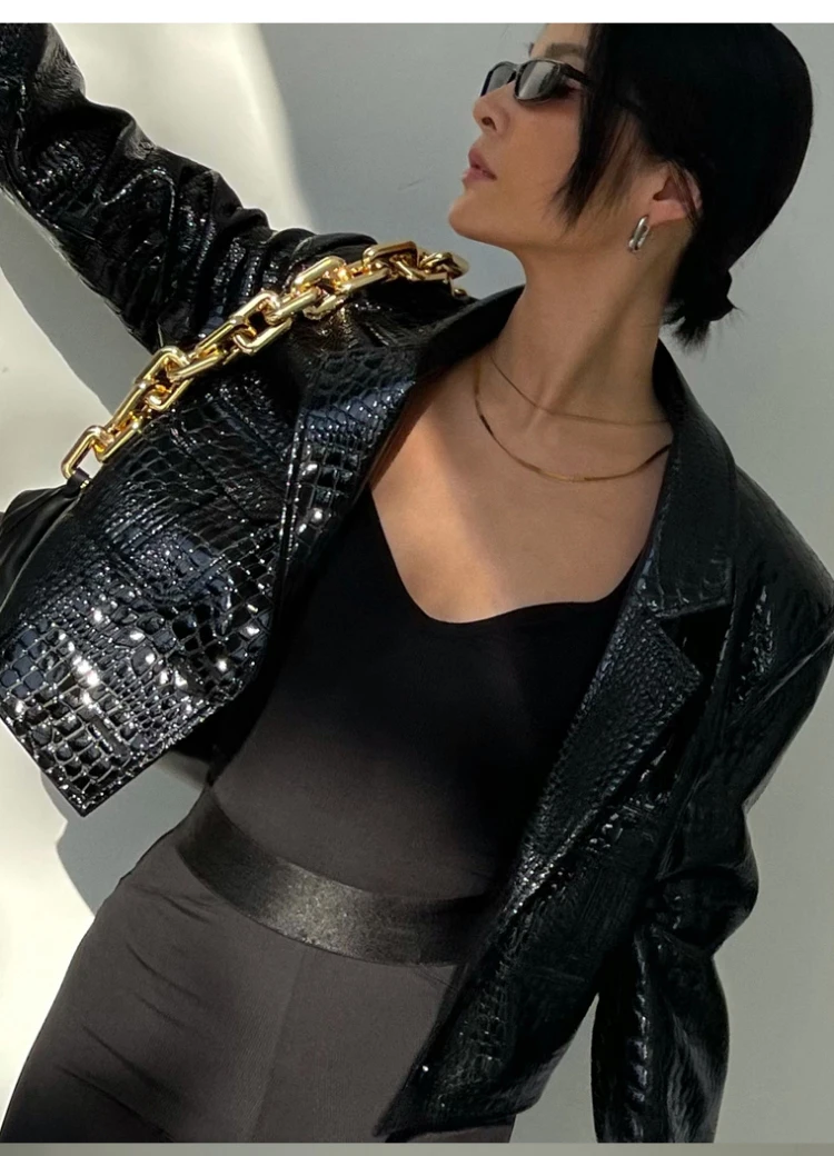 Lautaro Spring Autumn Short Cool Stylish Shiny Reflective Crocodile Print Patent Pu Leather Jacket Women Runway Fashion 2023