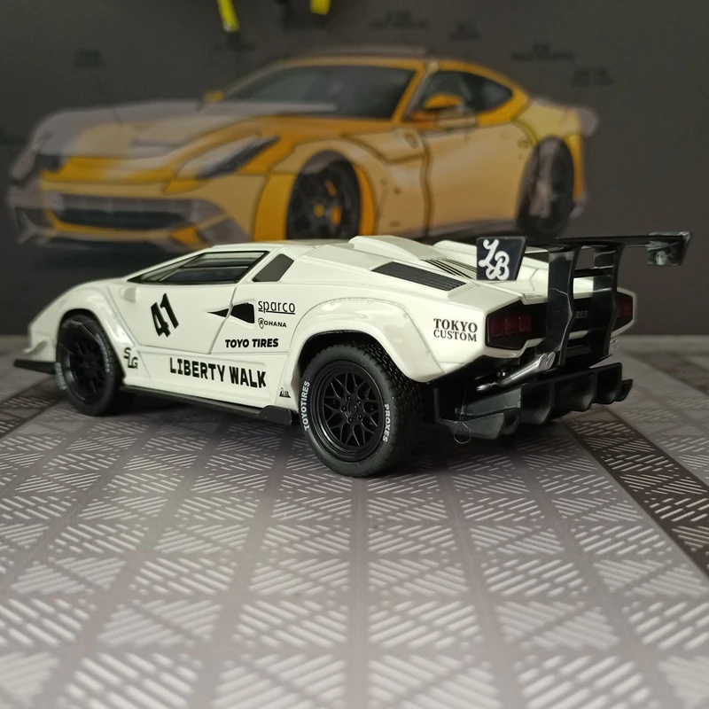 

Модель автомобиля Lamborghini LBWK из сплава металла, масштаб 1:32, с функциями звука и света, открывающиеся двери с обеих сторон.