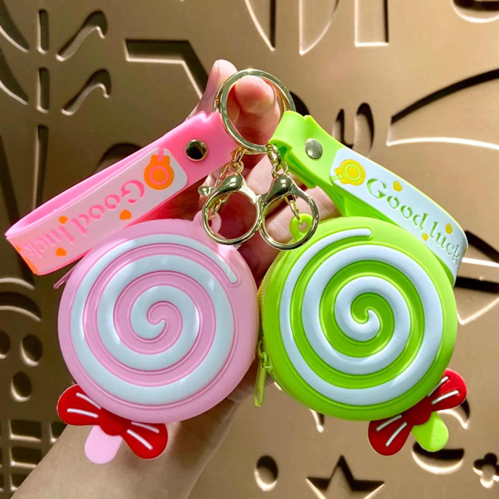 กระเป๋าใส่เหรียญซิลิโคนทรงกลมลายลูกกวาดสำหรับเด็กผู้หญิงน่ารัก กระเป๋าใส่ลูกอมขนาดเล็กพร้อมสายปรับได้