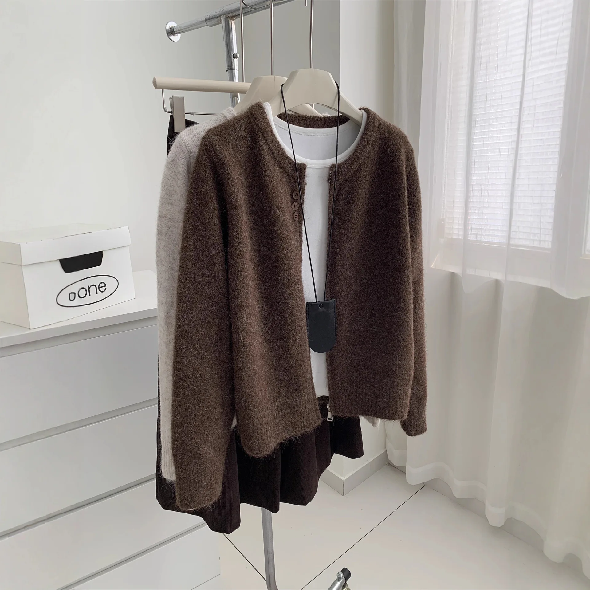 

Вязаный кардиган с тремя пуговицами и круглым вырезом для женщин, простой свитер на молнии, осень-зима