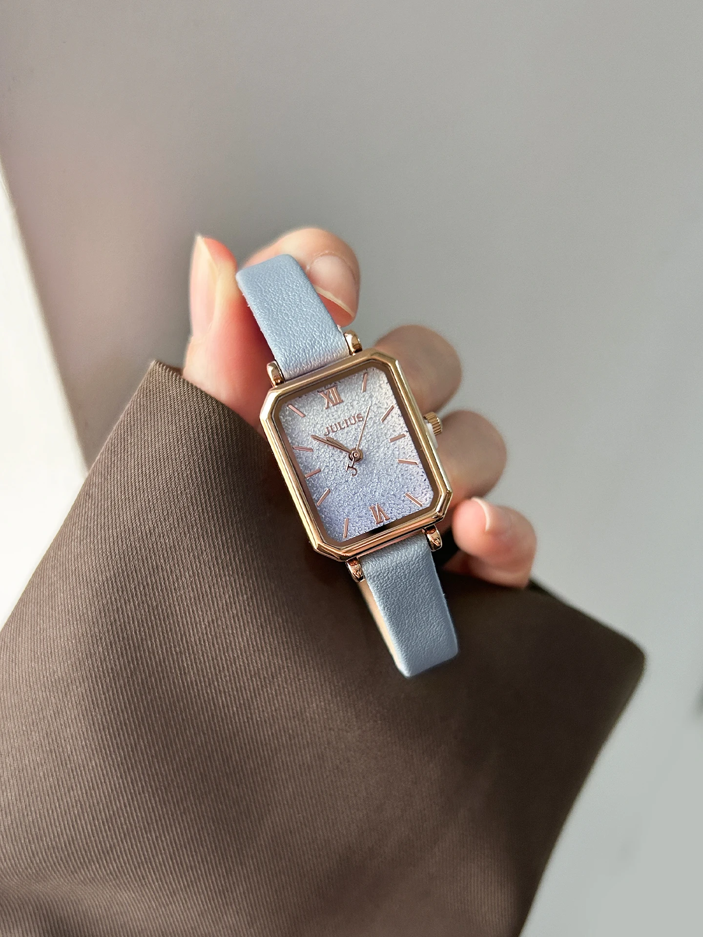 2025 new gradient light luxury small square watch versatile waterproof high-value ladies quartz watch new elegant ladies watch