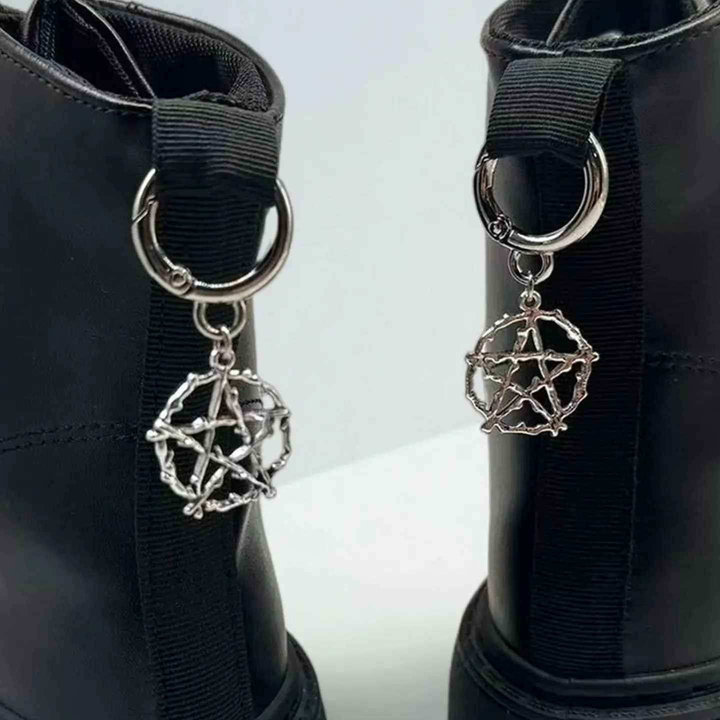 Grunge Punk 2 pièces gothique, argent étoile à cinq branches tableau lumineux/décorations de bottes, cadeaux de fête de vacances, décorations d'Halloween