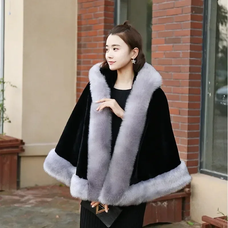 

Winter Faux Fox Hair Hooded Cloak Capes Women's Ponchos Short Fashionable Warm Fur Coat Red Black White Grey Gothic Jackets Y2K