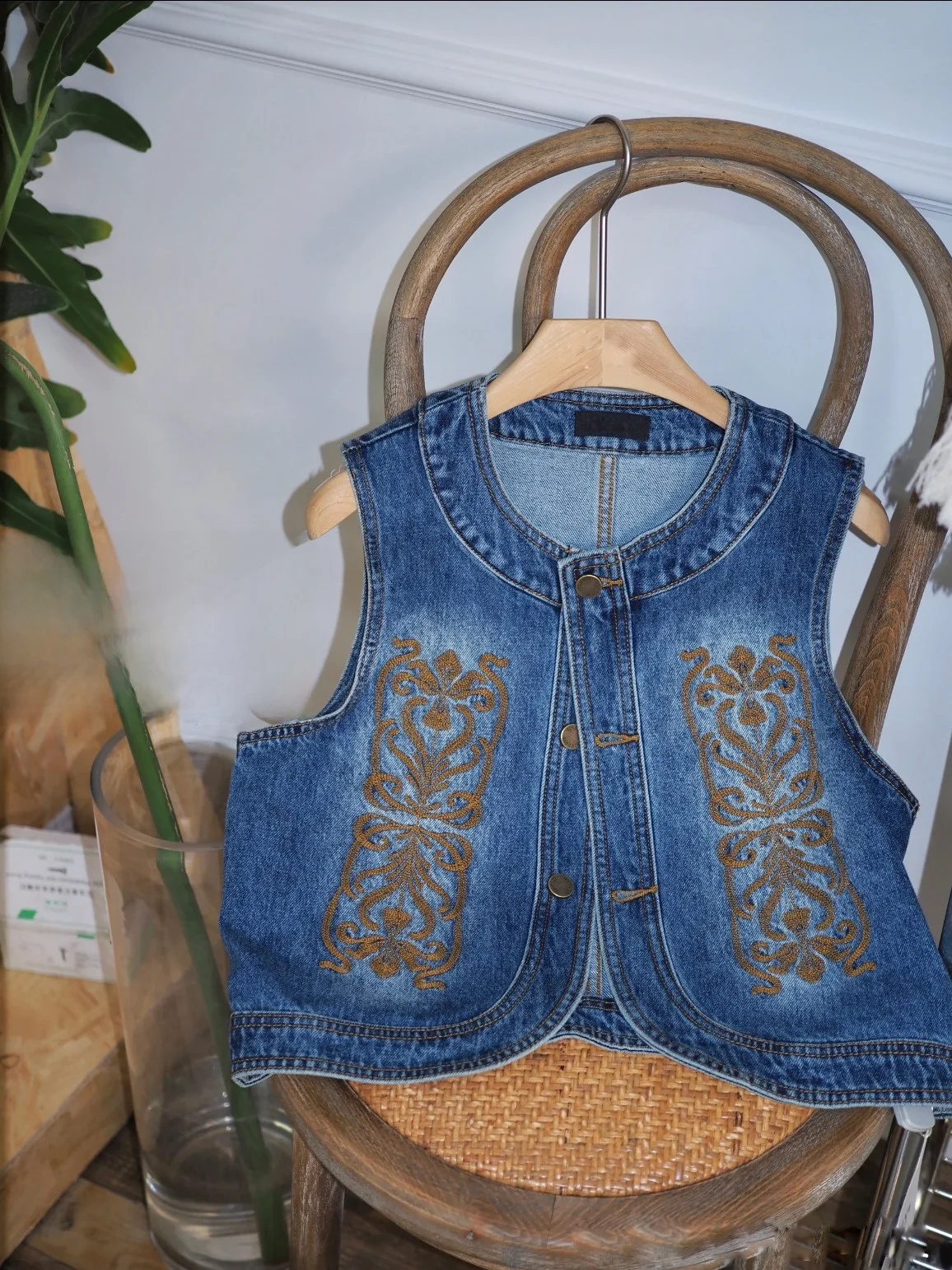 Retro Embroidered Flower Denim Vest Versatile Pure Cotton round Neck Regular Length Single Button Closure Women's Jacket