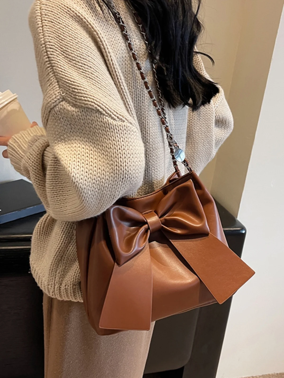 

High-end Retro Bags For Women 2023 New Popular Chain Crossbody Bag Bow Shoulder Bucket Bag