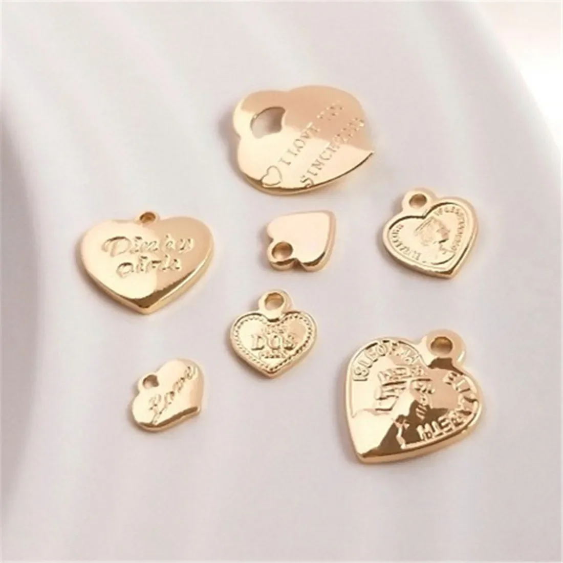 14K Gold-Color Heart-shaped Peach Heart Engraved Letter Pendant, Queen Avatar, Tag, DIY Jewelry, Earrings, Pendant D028