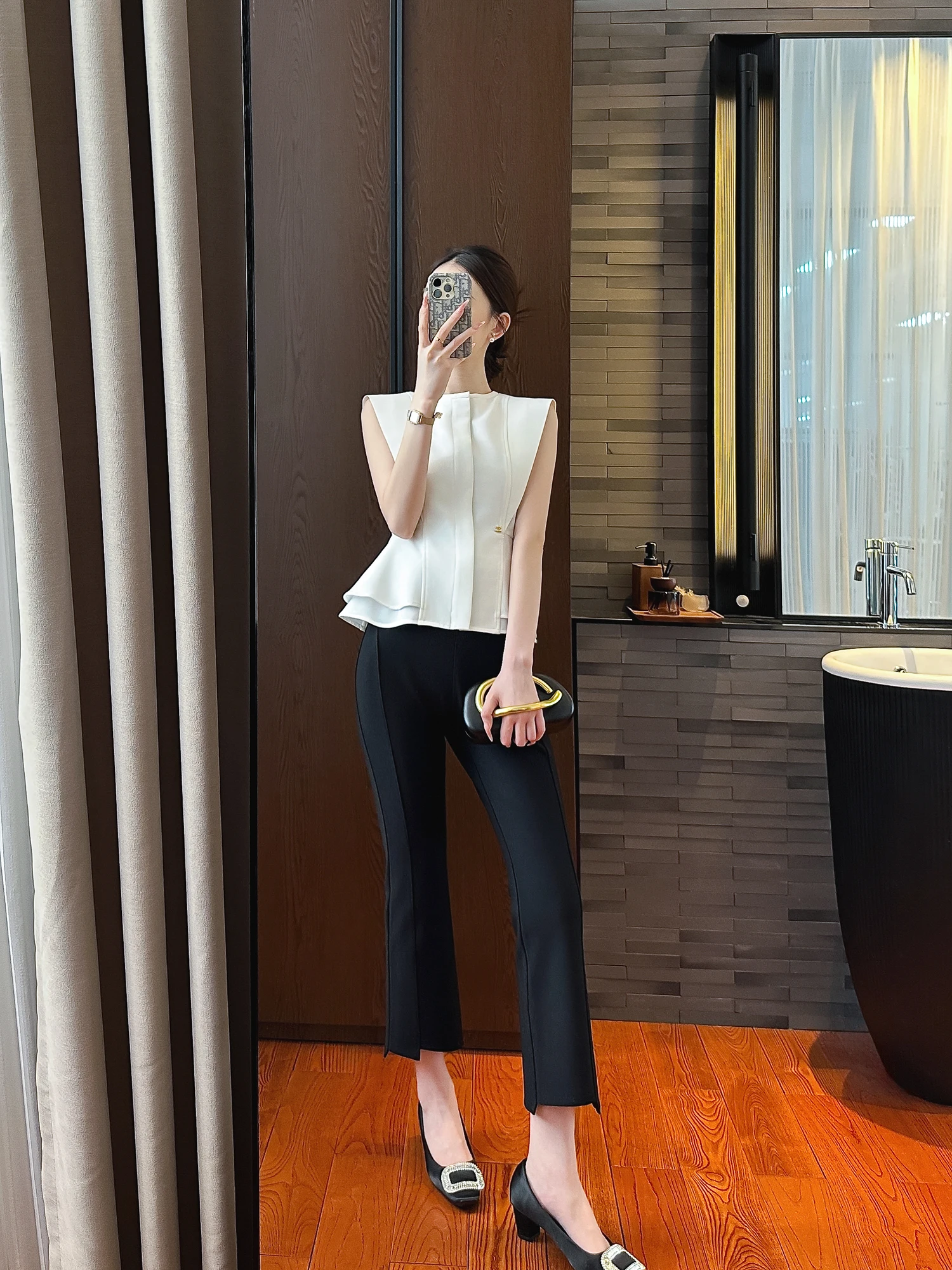 

Простой, но элегантный белый костюм-двойка: повседневный комплект для женщин с длинными брюками и топом с круглым вырезом, летняя мода