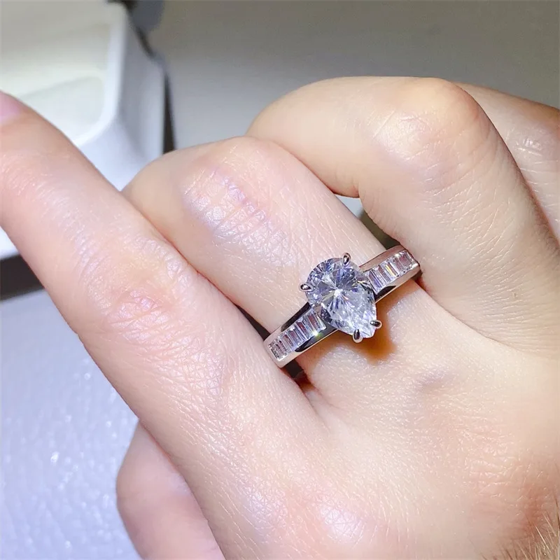 

Women's 2 Carat Full Diamond Cross Ring Trendy Platinum Moissanite High-End Fashion Jewelry Accessory PT950