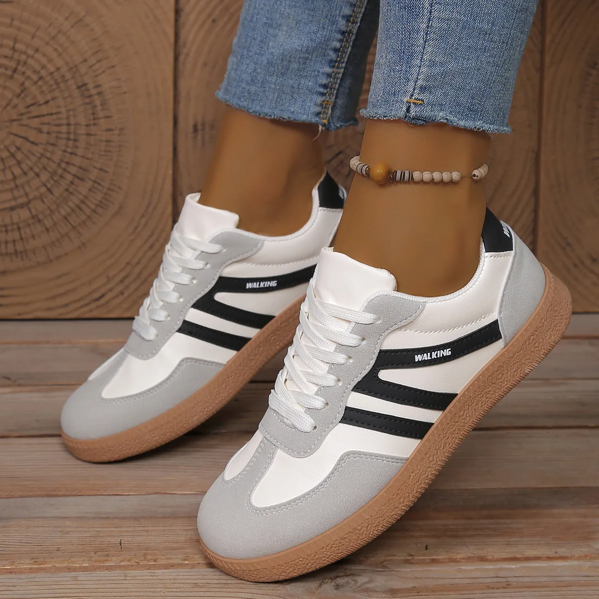 Scarpe da ginnastica da donna Primavera Nuovi mocassini piatti di lusso Comode scarpe da ginnastica morbide da donna Scarpe da esterno leggere per le donne