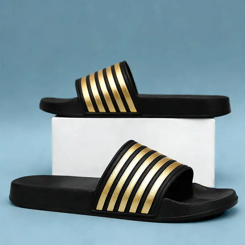 

Летние сандалии 2026: модные золотые шлепанцы для женщин и мужчин, пляжные сандалии, мягкие нескользящие тапочки, высококачественная повседневная обувь для дома