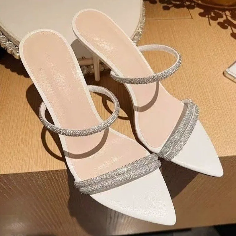 

Потрясающие черные тапочки с открытым носком и бриллиантами на очень высоком каблуке, модные уличные сандалии на тонком каблуке с острым носком для женщин