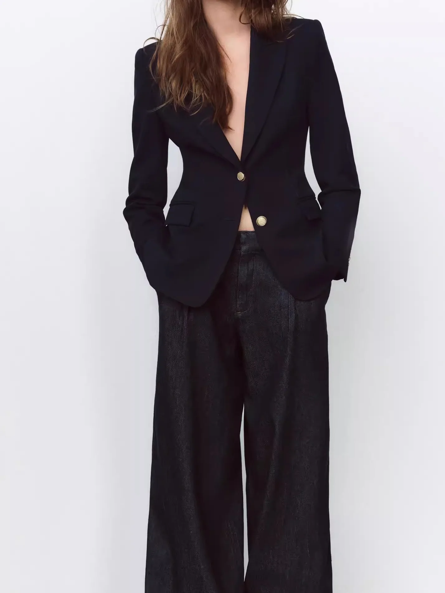 เสื้อสูทผู้หญิงทรงเข้ารูป แขนยาว พร้อมแผ่นเสริมไหล่ ปกพับได้ สไตล์ลำลอง สำหรับฤดูใบไม้ผลิ 2025 สินค้ามาใหม่ เหมาะสำหรับใส่ทำงาน