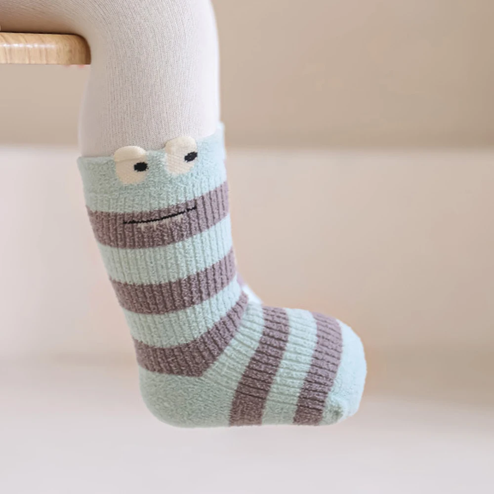 5 Paar/Lot Korallenfleece-Babysocken, Herbst-Winter, dicke, warme Socken für Kleinkinder, mittelhohe Socken, niedliche Cartoon-Frosch- und Streifenmuster, weiche Socken für Kleinkinder – Detail 4