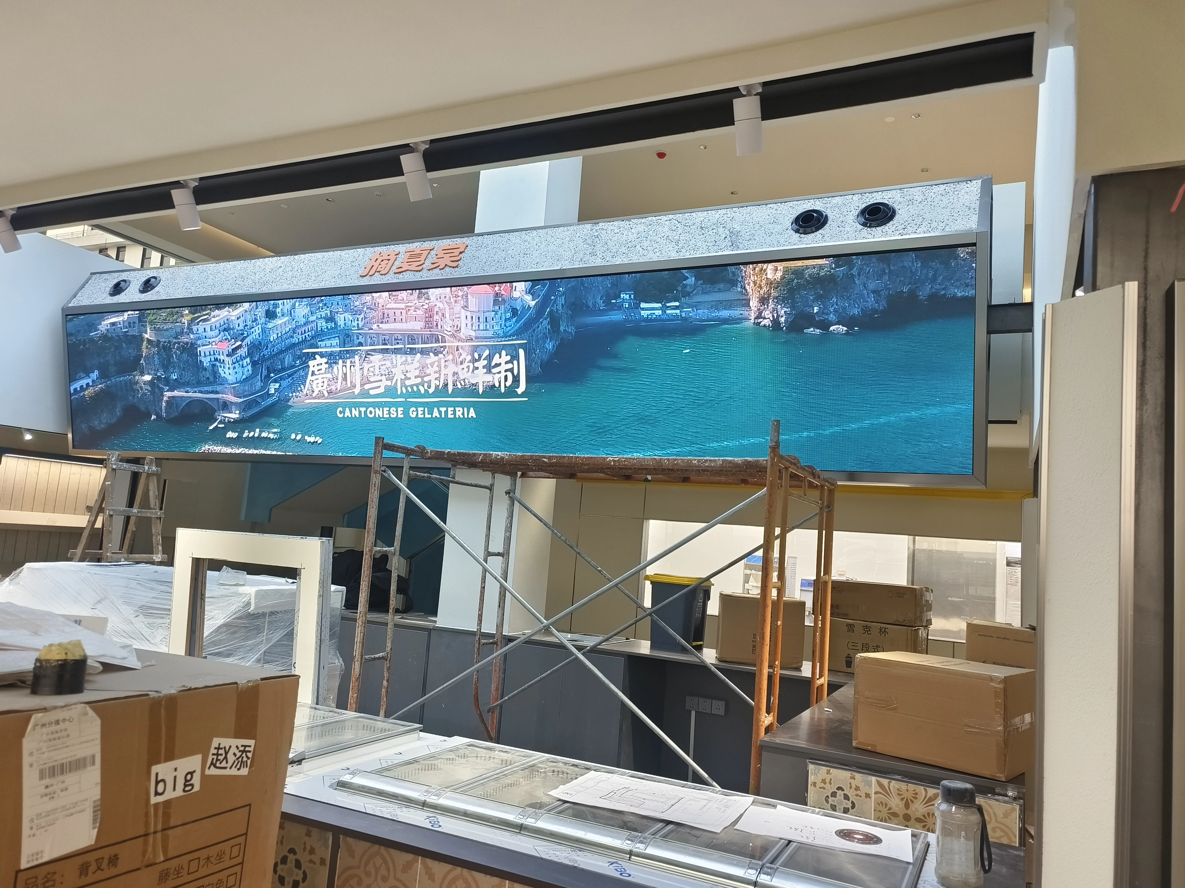 Display a LED P2 Dimensioni personalizzate per interni ad alto aggiornamento per cartelloni pubblicitari digitali a colori per negozi per la pubblicità