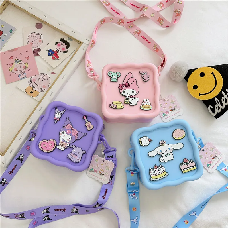 Sanrio-pegatinas de Hello Kitty Kuromi, figuras de acción, juguetes de Anime, billetera de silicona para niños, paquete de dulces de Halloween, regalo escolar para estudiantes