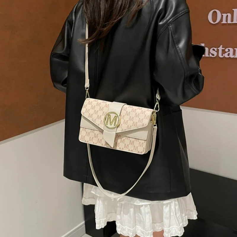 Borsa a tracolla da donna sofisticata realizzata in pelle con stampa Jaguar Varsaviazione vintage spaziosa morbida stile quotidiano ​