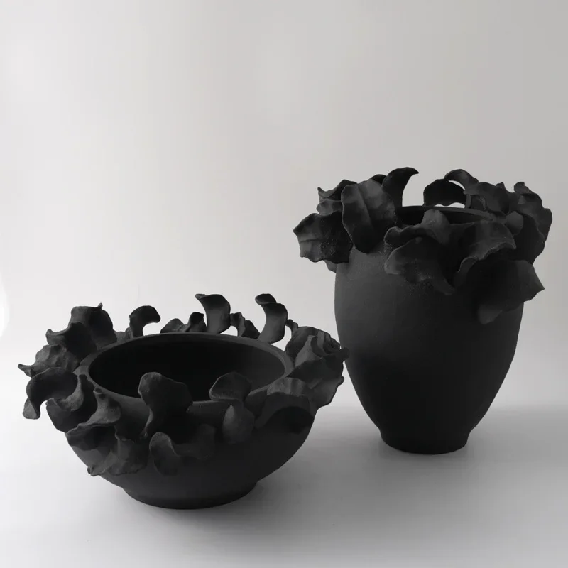 Moderne handstrukturierte Keramikvase von Wabi-Sabi