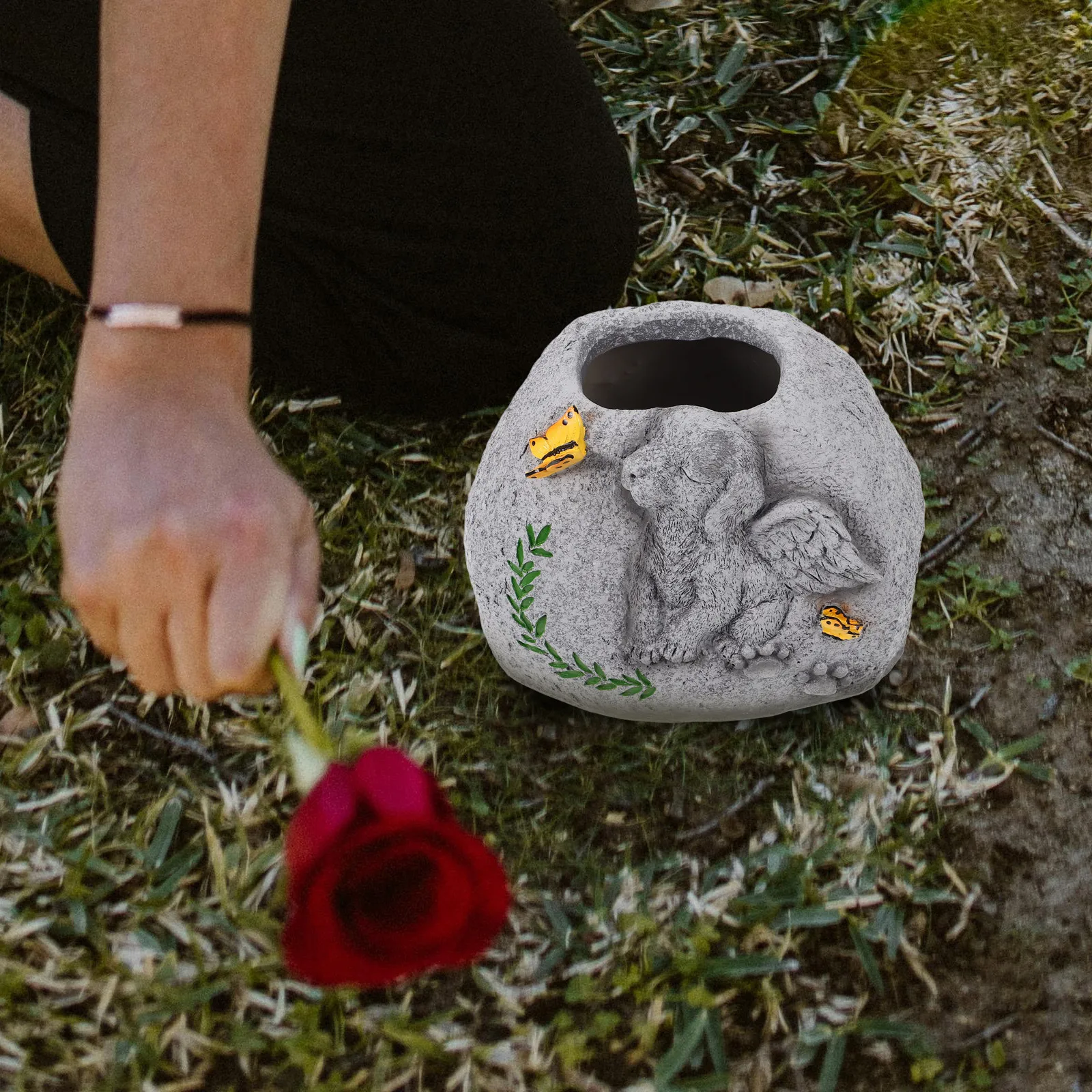 

Pet Memorial Resin Dog Grave Marker Artistic Hand Painted Flower Pot Garden Decoration Weatherproof Outdoor Dog Grave Marker