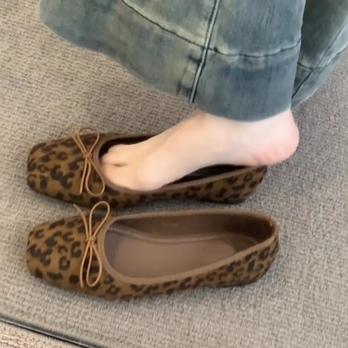Damen-Ballerinas mit Leopardenmuster, eckiger Zehenpartie und Schleifendekoration, lässige Alltagsschuhe für Damen – Detail 4