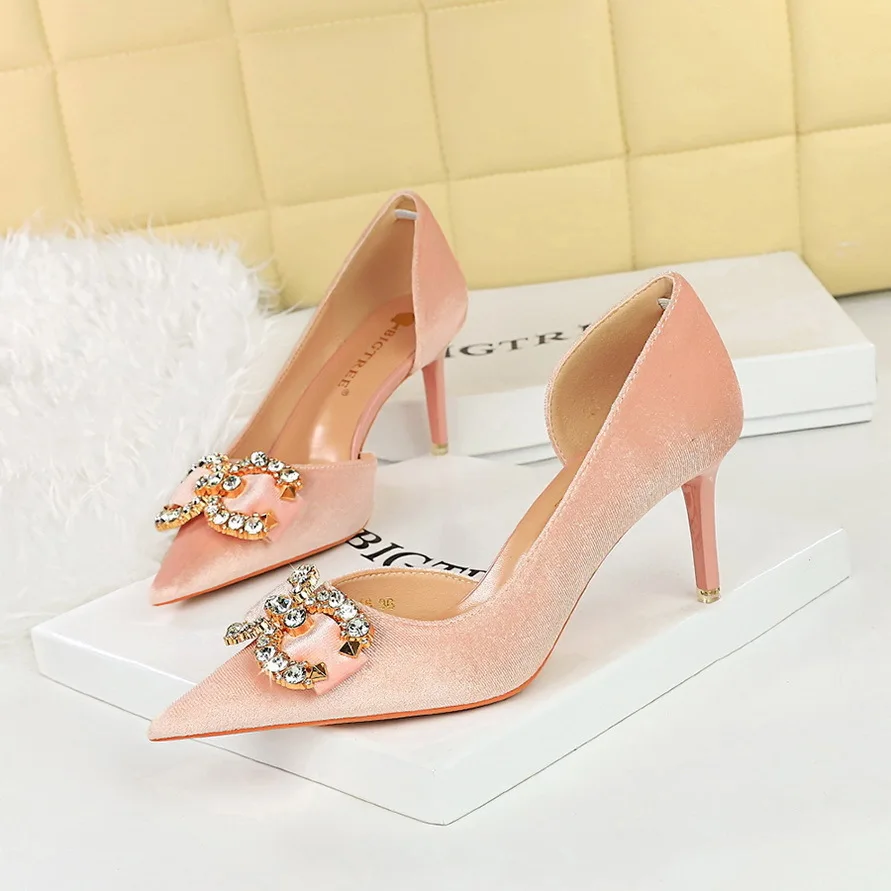 

Women's Banquet High Heels Suede Shallow Mouth Pointed Side Hollow Water Diamond Pearl Women Single Shoes Pumps туфли женские