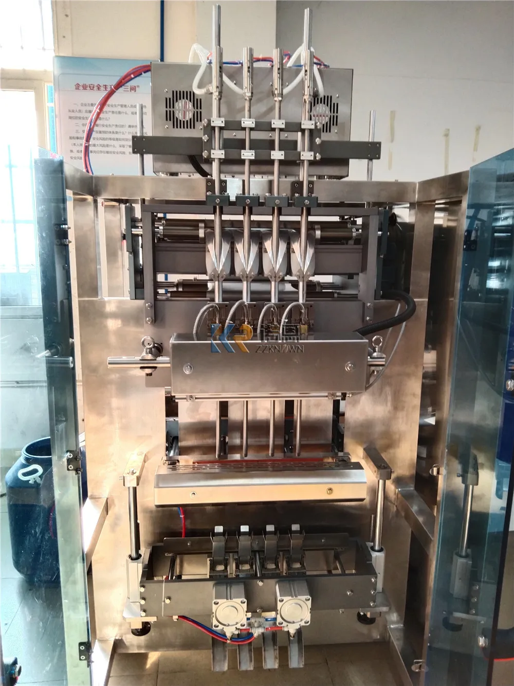 Máquina de embalagem líquida customizável da multi-coluna novo design quatro linha máquina de embalagem líquida do molho para o uso da fábrica