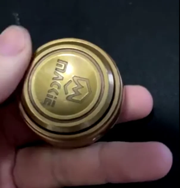 Used EDC Mackie Brass Macaron fidget spinner metal decompression toy