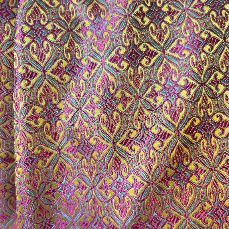 Brocado jacquard nigeriano colorido pré-cortado, tecido geométrico com padrões vibrantes para projetos de artesanato de estofados de vestidos