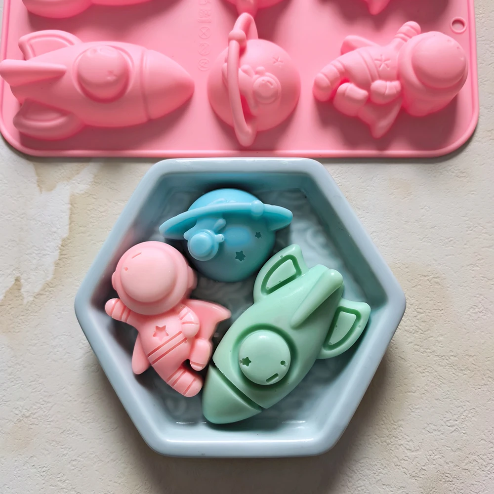 قطعة واحدة من قالب السيليكون على شكل رائد فضاء صاروخي إبداعي، مثالي للكعك والحلويات والجيلي والشوكولاتة وأدوات الخبز وما إلى ذلك