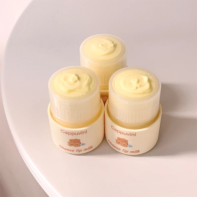 يحتوي كريم الشفاه Cappuvini Cheese على تركيبة لطيفة لترطيب ومرطبًا، ويحمي الشفاه، ويحسن خطوط الشفاه، وهو يجب اقتناؤه لفصل الخريف والشتاء، وهو جوهر شفاه منعش وغير لزج.