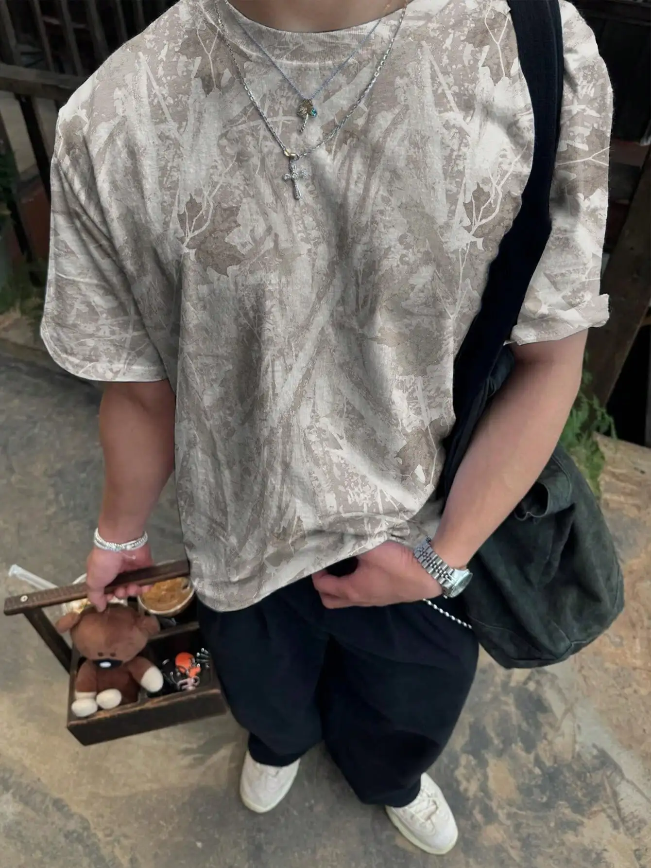 

Men's Loose Fit Round Neck Short Sleeve T-Shirt with Abstract Print, Casual Streetwear Style