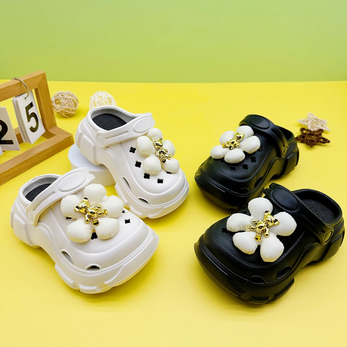 Cute and Versatile Parent-Child Slippers for Boys and Girls, New Cartoon Big Flower Gold Bear Eva Clogs, Soft-Soled Non-Slip Closed-Toe Sandals 606