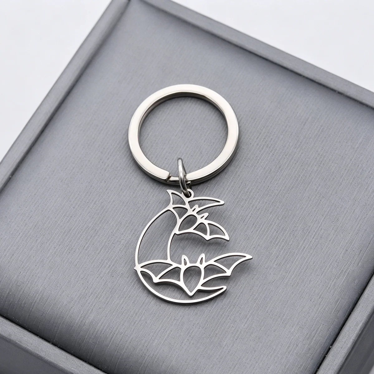Chandler Stainless Steel Bat Crescent Moon Keychain Pendant For Men Women Key Chains Punk Jewelry Bag Deco Fashion Accessories