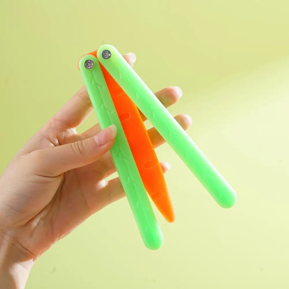 2X Gravity Glow Butterfly Knife 3D Printed Mini Jumping Radish Decompression Model Pendant Push Card Small Collectible Knife