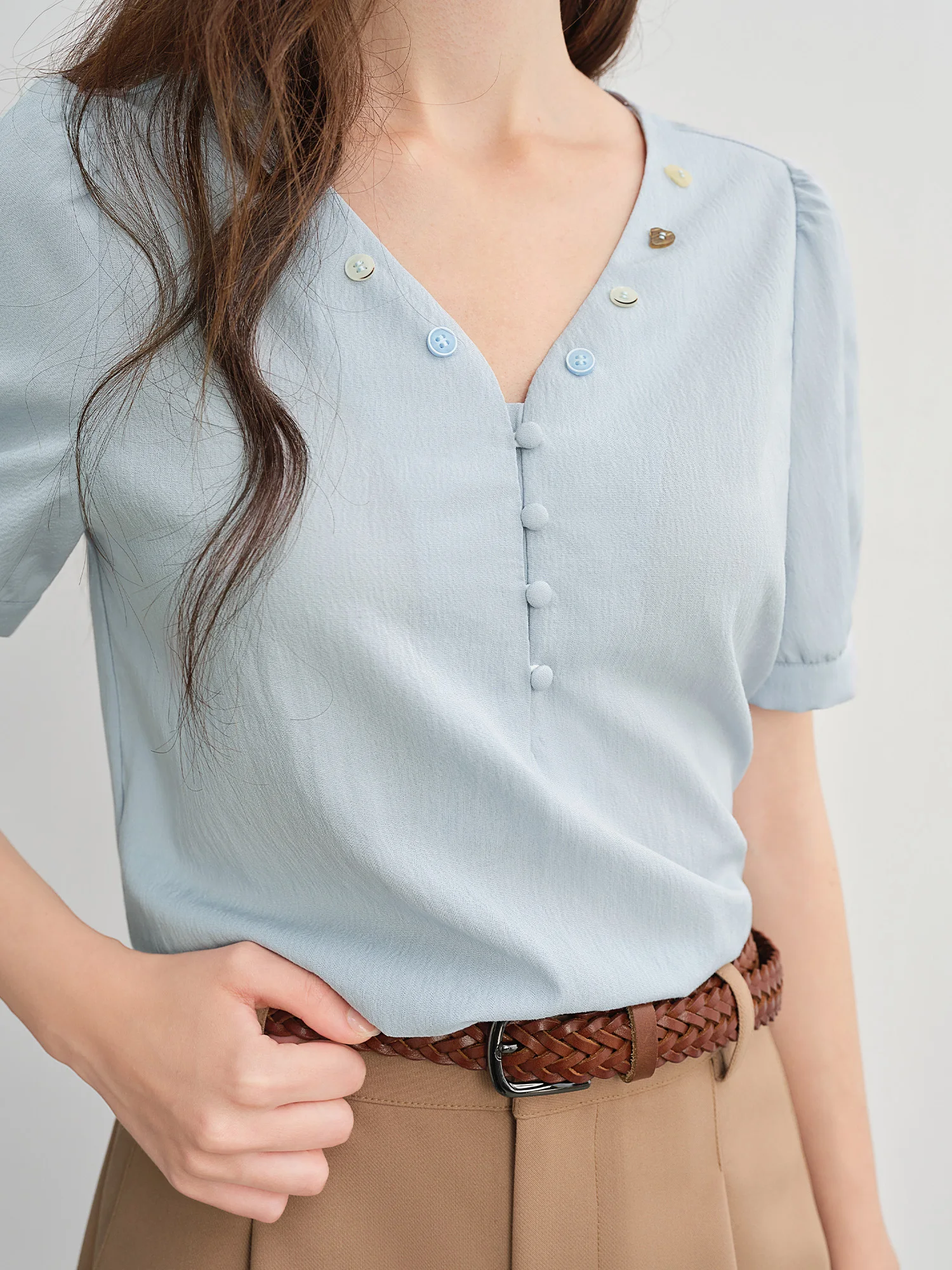 Dushu plus size feminino colorido botão decorações blusa com decote em v 2025 verão nova chegada moda camisa de manga curta 25ds82907