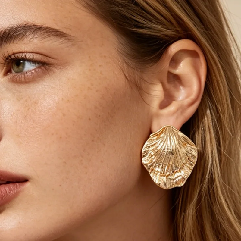 Women Modern Gold Tone Seashell Stud Earrings With Ribbed/Shell Texture Trendy Summer Accessories