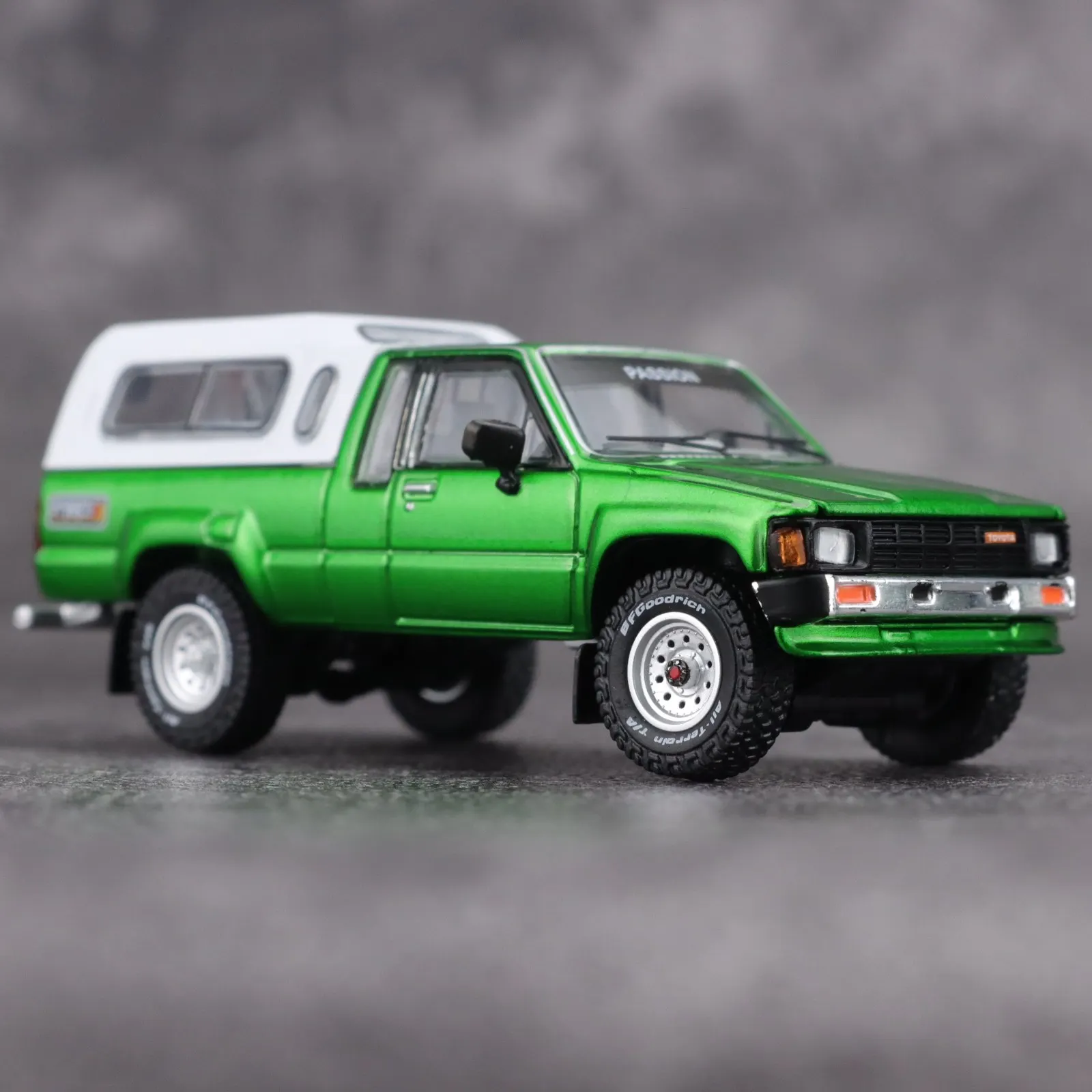In Stock 1: 64 pieces. Black, Green, Blue. Alloy full-open car model die-cast static car model. Creative decorative item