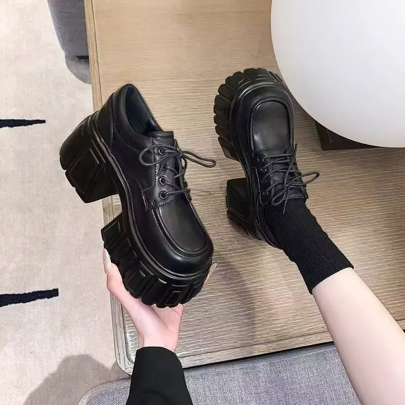 

Женские туфли на высоком каблуке на толстой подошве со шнуровкой, женские маленькие кожаные туфли нового стиля 2025 года в британском стиле с бисквитом