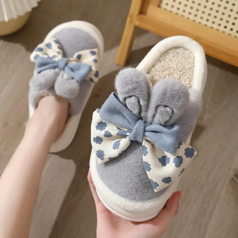 Zapatillas de algodón de gamuza sintética para mujer, pantuflas de invierno para el hogar con lazo de conejo para el calor, nuevo estilo de princesa con suela gruesa