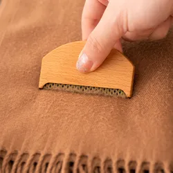 High Quality Mini Portable manual Lint remover wooden for clothes and Fabric Custom Logo Clothing management