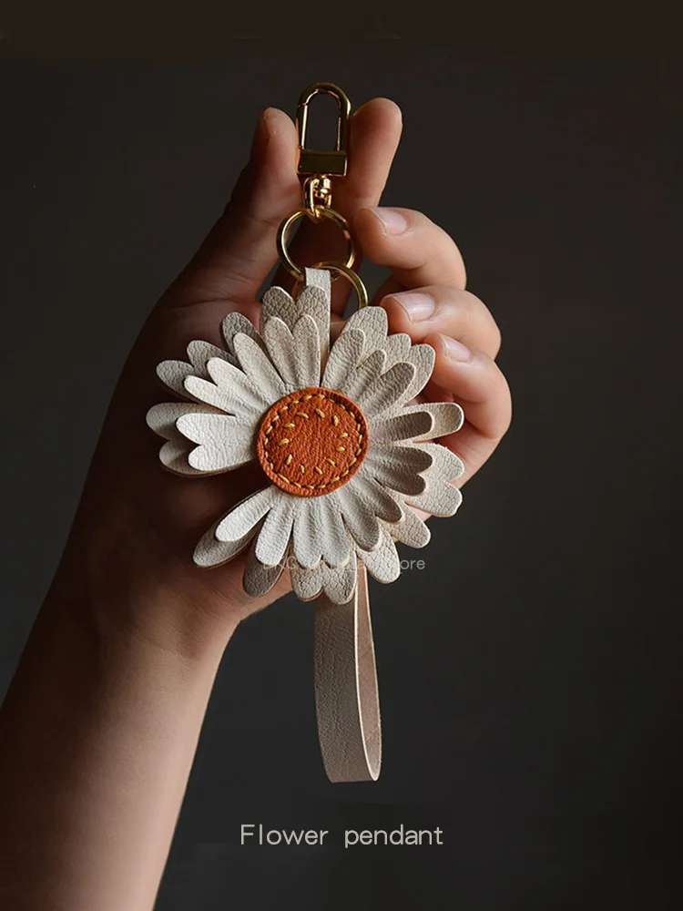 Handmade Goat Leather daisy Bag Charm, Wax Thread Saddle Stitch Keychain, Luxury daisy Pendant Key Ring for Handbag Decoration