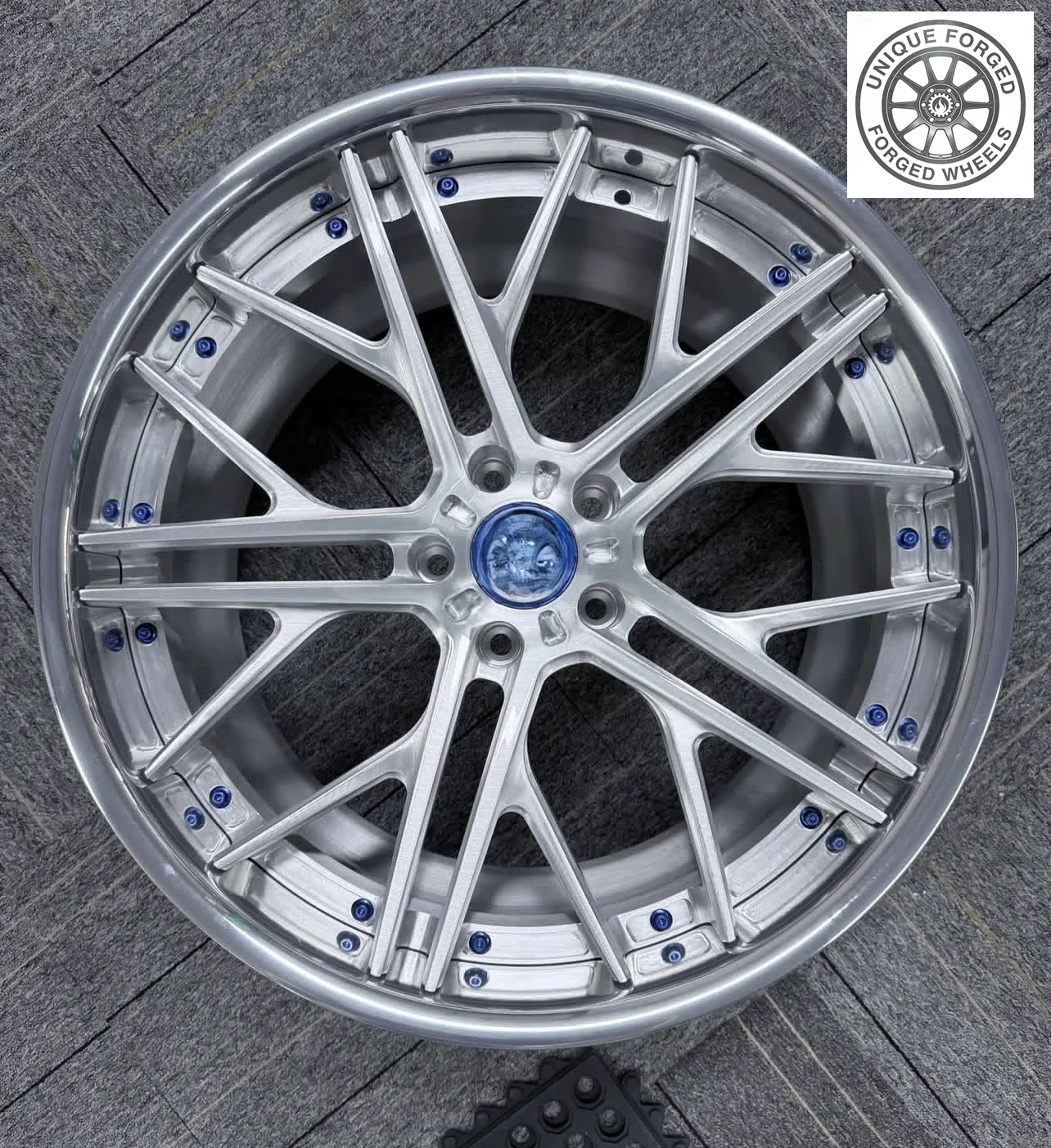 

Лучшие кованые колесные диски (ступицы) 17, 18, 19, 20, 21 дюймов, 9J, 10J, 11J, 11.5J, 12J, 12.5J для автомобилей