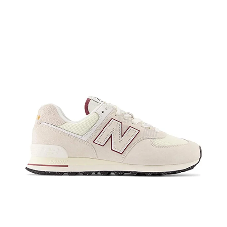 حذاء جري New Balance NB 574 OP2 Retro، متين، مسامي، خفيف الوزن، منخفض القطع، لون أبيض فاتح.